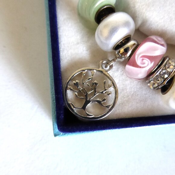 NEW BELLA PERLINA TREE CHARM BEADED RHINESTONE ONE SIZE BRACELET - Picture 3 of 13